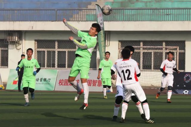 李添荣30分上海不敌首钢遭5连败 曾凡博10分